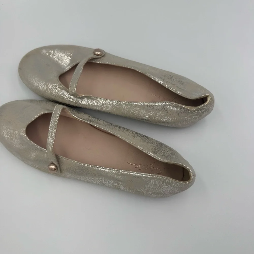 Ruby & Bloom Gold Shimmer Flat Shoes.  Size 4.5